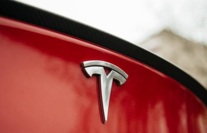 特斯拉TeslaCam幫助警察破獲交通恐怖事件